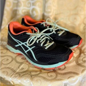 Women’s running shoes